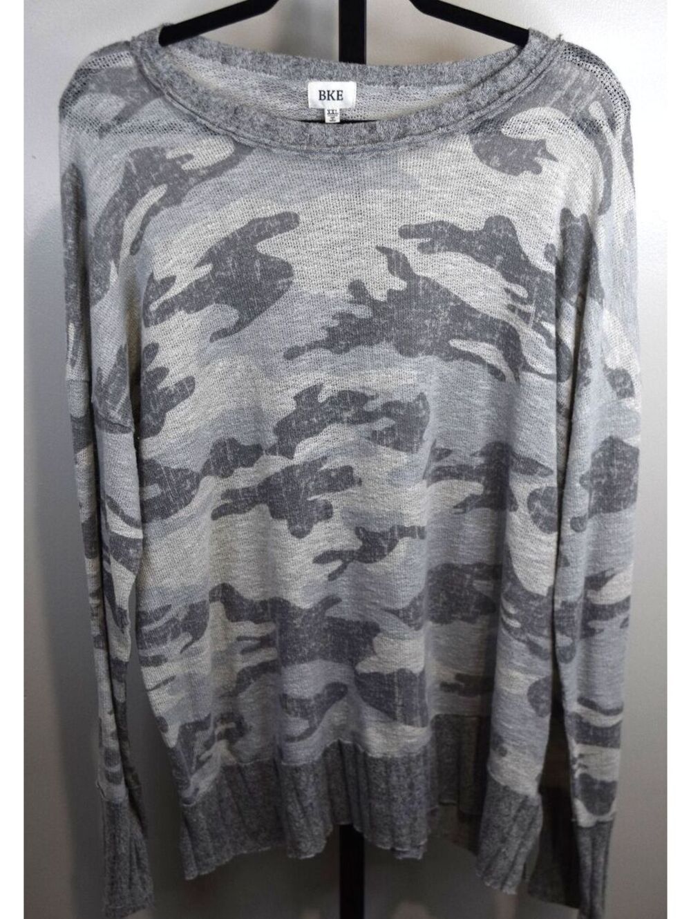 BKE Women's XXL Grey Camouflage Print Knit Long Sleeve Top